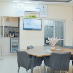 Coworking à Yaoundé – Brain Booster offre des bureaux meublés à louer prêts à vous accueillir