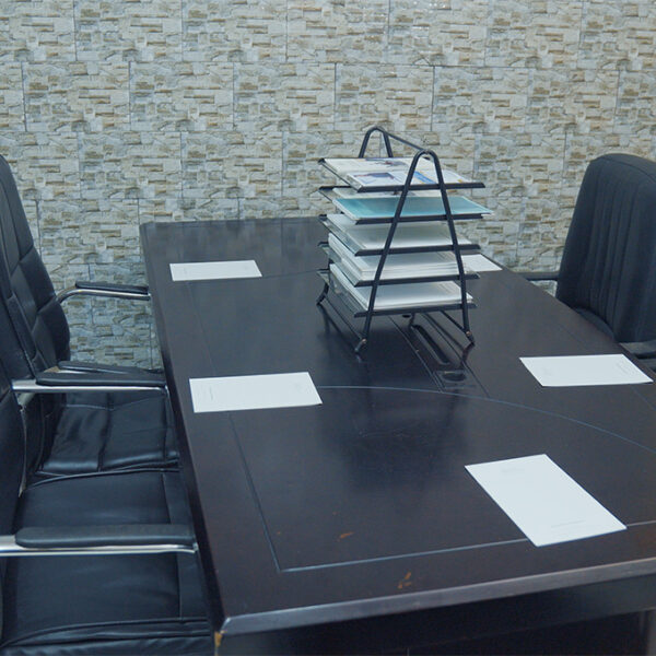 salle-de-reunion-vide-2